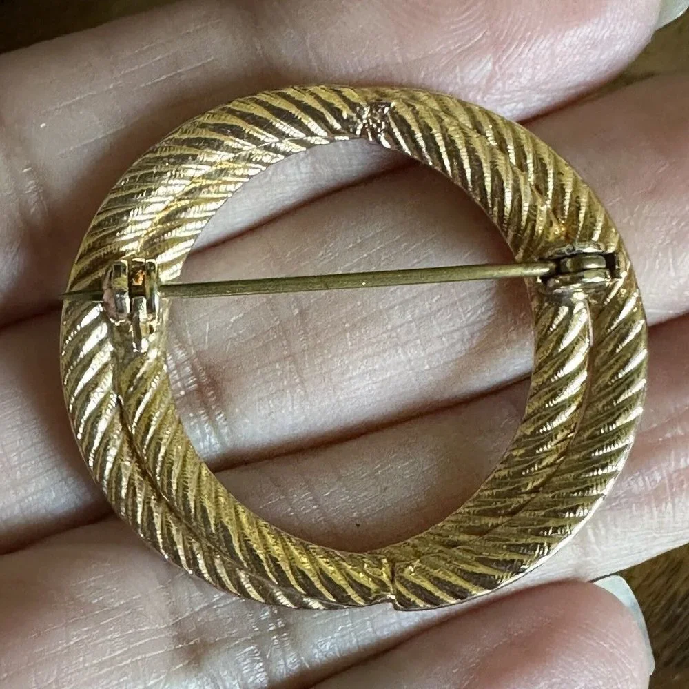VTG Scarf Lapel Pin Brooch 1‎ Inch Double Twisted Rope Western Ranch Gold Plated